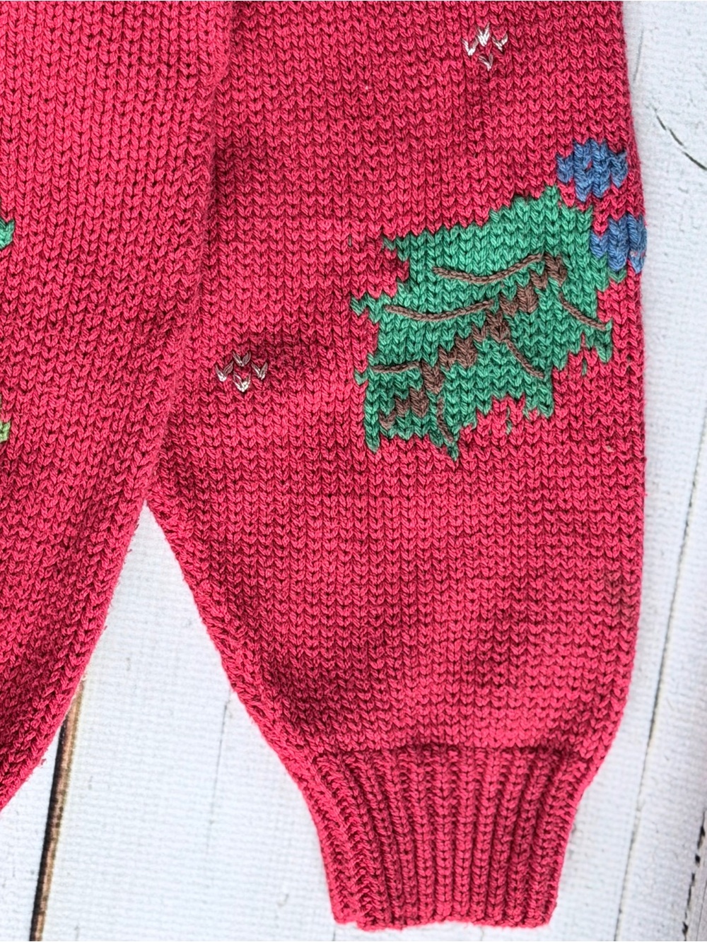 VINTAGE Women's Red Holiday Cottage Crewneck Sweater - Festive Knit Pullover - Picture 9 of 13